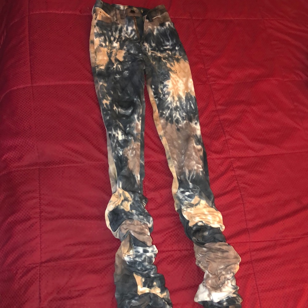 Nice stacked tie dye jeans ! Fits like a glove